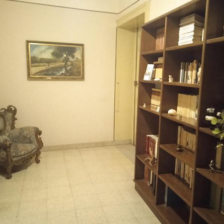 Bed And Books Isabella Bed and Breakfast Catánia Buitenkant foto