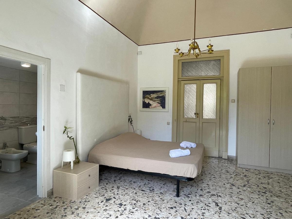 Bed And Books Isabella Bed and Breakfast Catánia Buitenkant foto