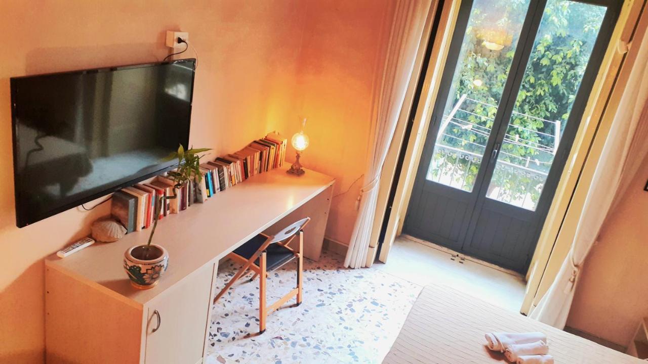 Bed And Books Isabella Bed and Breakfast Catánia Buitenkant foto