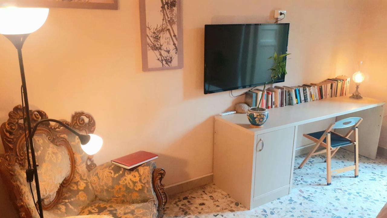 Bed And Books Isabella Bed and Breakfast Catánia Buitenkant foto