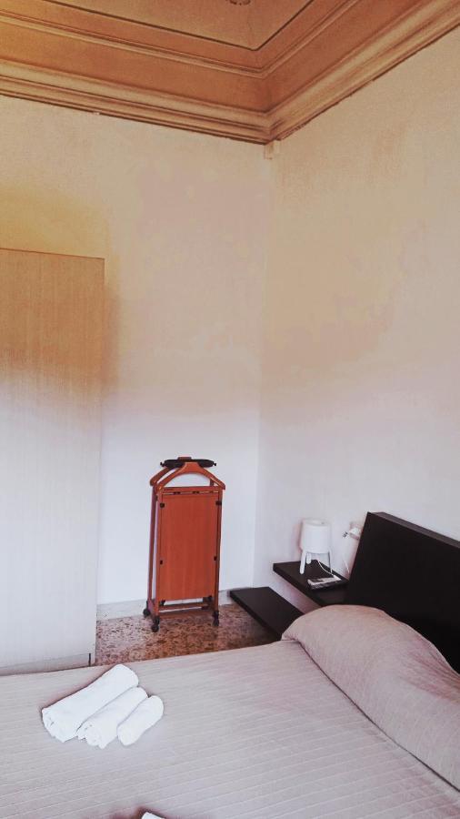 Bed And Books Isabella Bed and Breakfast Catánia Buitenkant foto