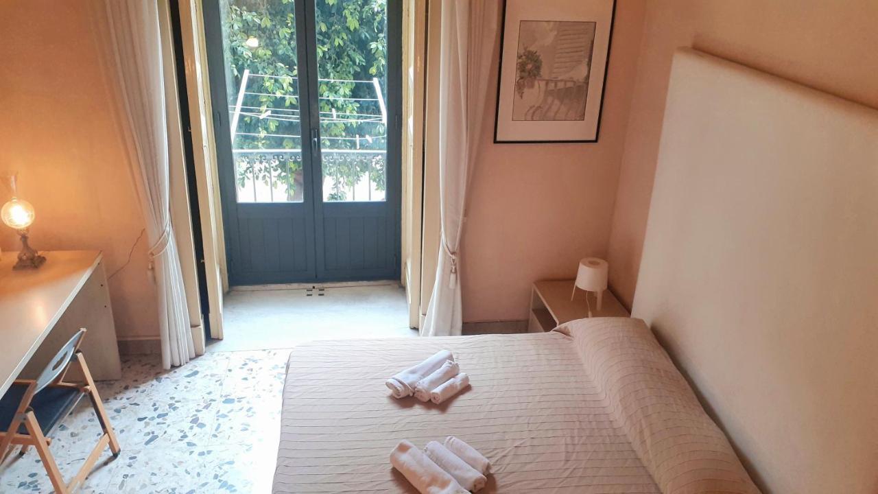 Bed And Books Isabella Bed and Breakfast Catánia Buitenkant foto